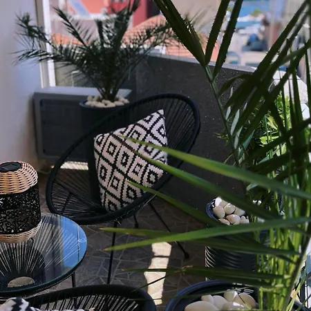 Diamond Lux アパート アルゴストリオン