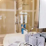 Diamond Lux Apartment *